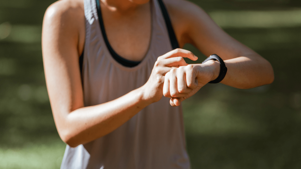 Wearing a smartwatch on jogging 